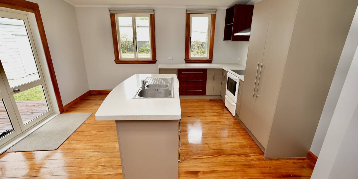 16 Karamu Ave, Takaro, Manawatu-Wanganui 4410 New Zealand