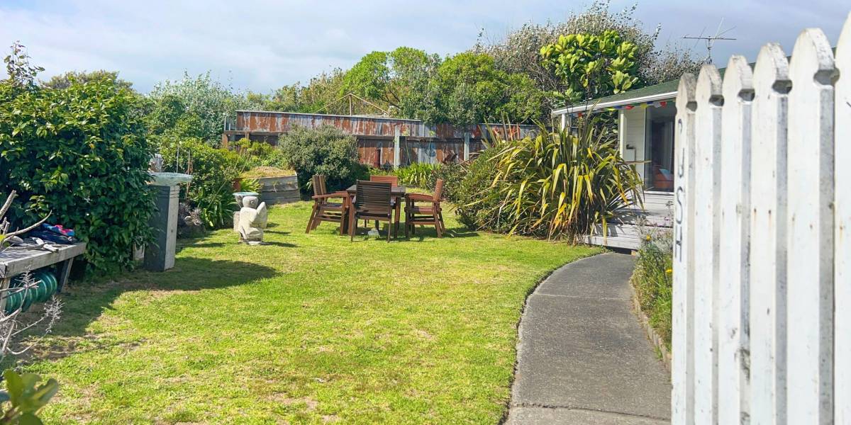 1a Field Way, Waikanae Beach, Wellington Region 5036 New Zealand