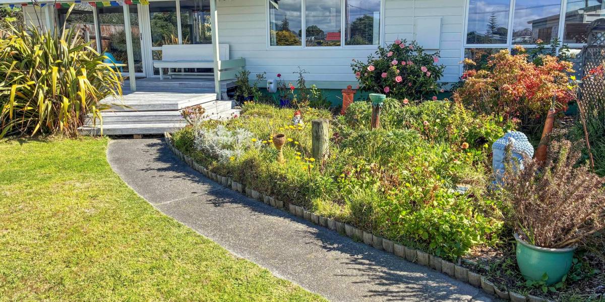 1a Field Way, Waikanae Beach, Wellington Region 5036 New Zealand