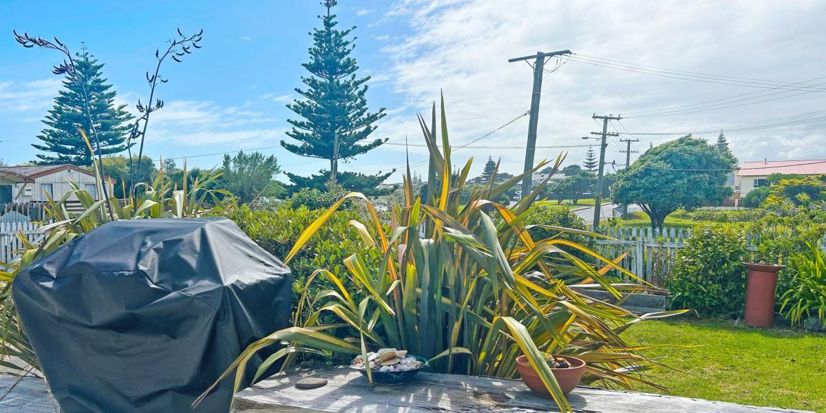 1a Field Way, Waikanae Beach, Wellington Region 5036 New Zealand