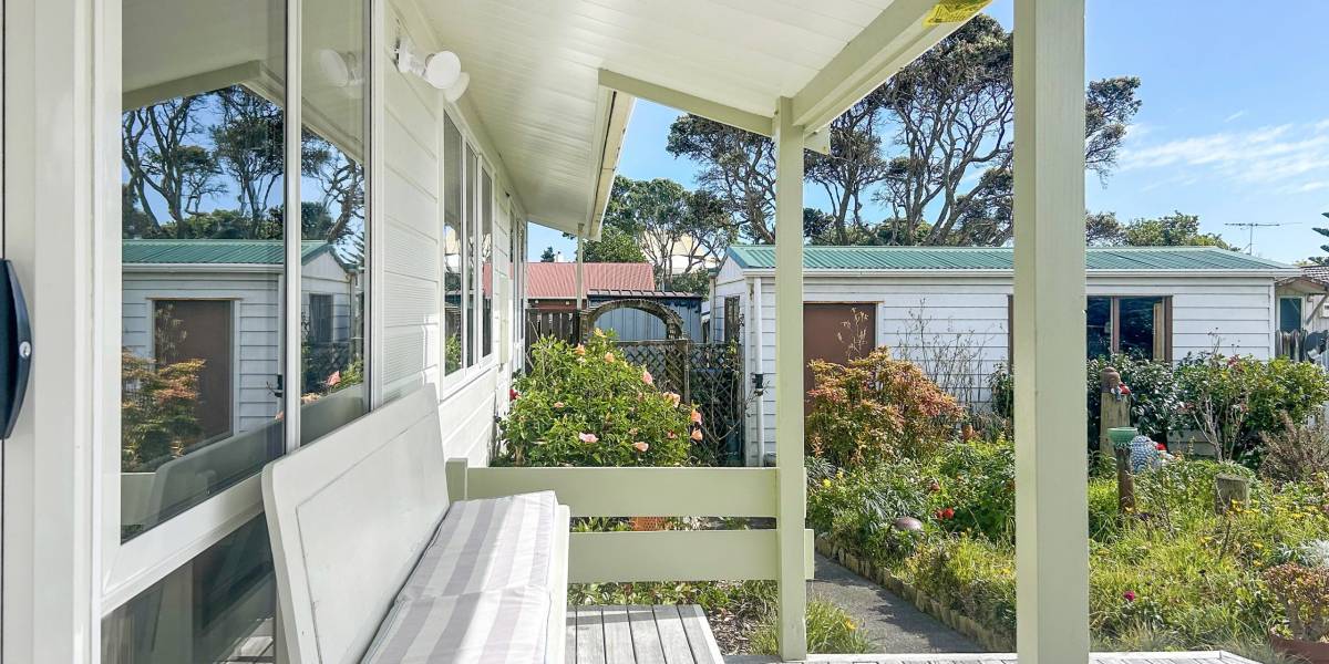 1a Field Way, Waikanae Beach, Wellington Region 5036 New Zealand