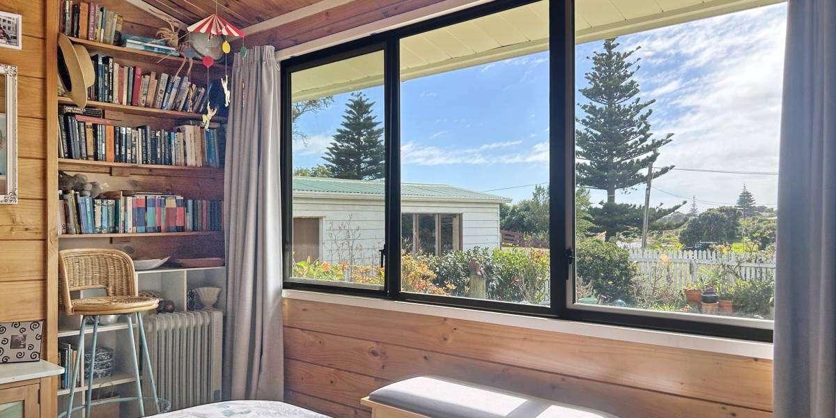 1a Field Way, Waikanae Beach, Wellington Region 5036 New Zealand