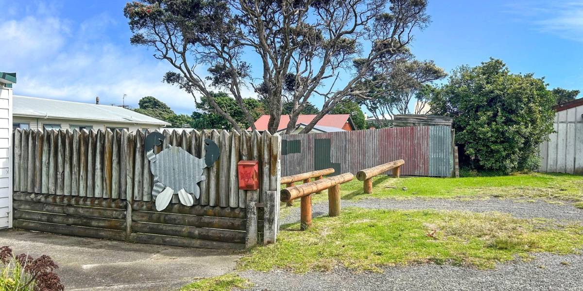 1a Field Way, Waikanae Beach, Wellington Region 5036 New Zealand