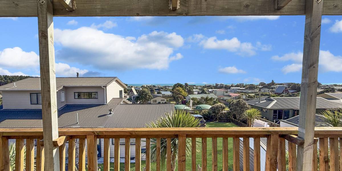 6 Arataki Grove, Waitarere Beach,  5510 New Zealand