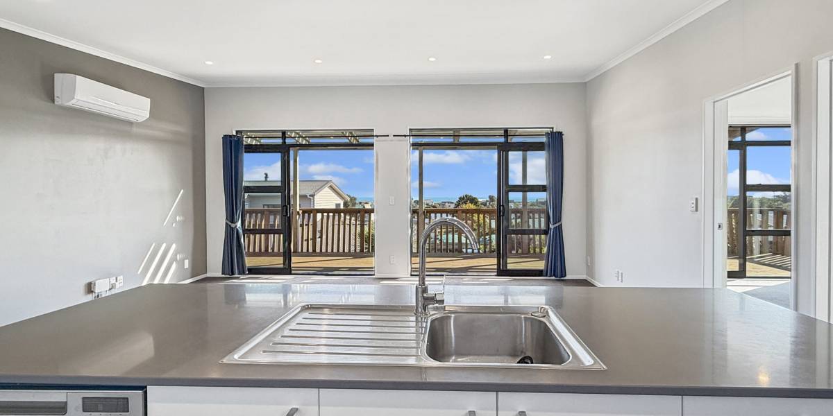 6 Arataki Grove, Waitarere Beach,  5510 New Zealand