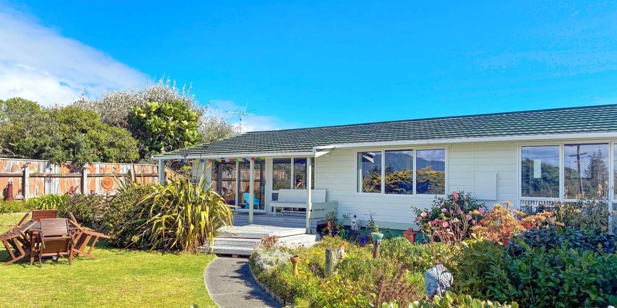 1a Field Way, Waikanae Beach, Wellington Region 5036 New Zealand