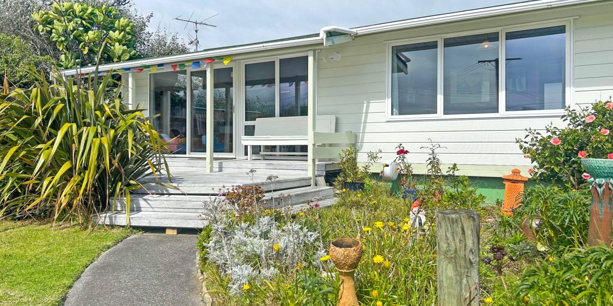 1a Field Way, Waikanae Beach, Wellington Region 5036 New Zealand