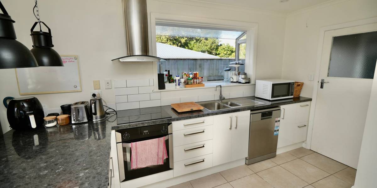 40 Park Rd, West End, Manawatu-Wanganui 4412 New Zealand