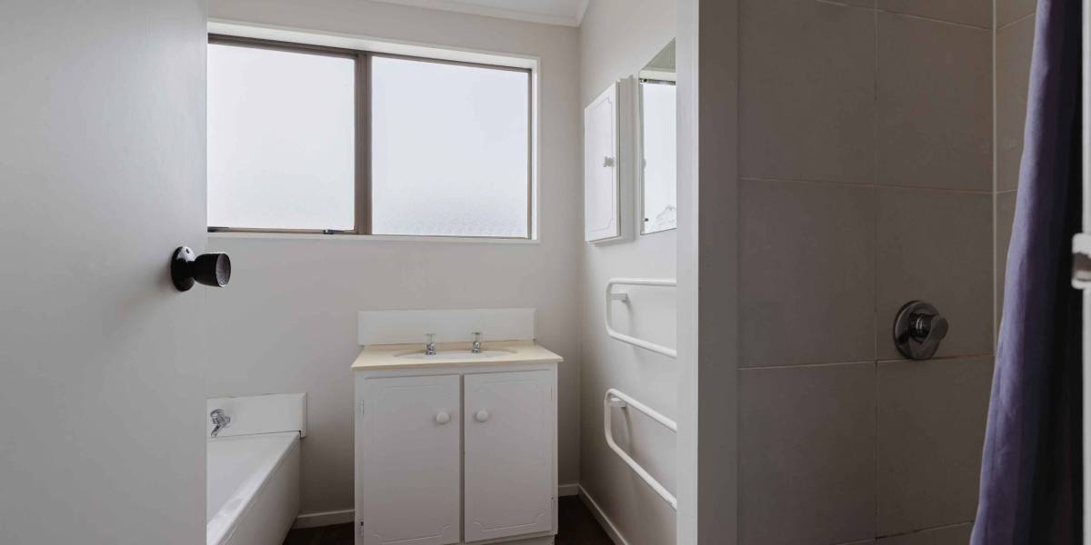 12 Escort Grove, Awapuni, Manawatu / Whanganui 4412 New Zealand