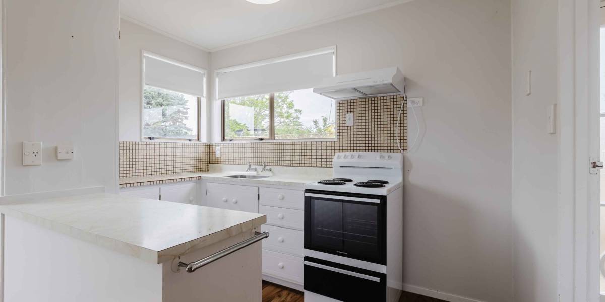 12 Escort Grove, Awapuni, Manawatu / Whanganui 4412 New Zealand